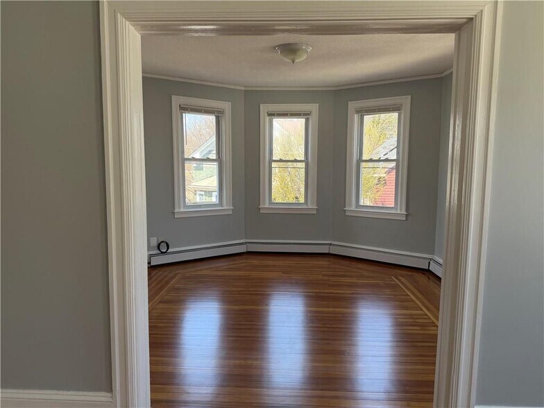 Building Photo - 368 Orms St