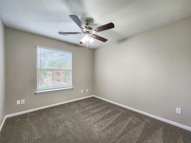 Building Photo - 11906 Cottonwood Ln