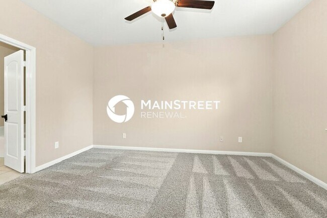 Building Photo - 4 Bedroom Pet-Friendly Home in Conroe, TX with Main Street Renewal