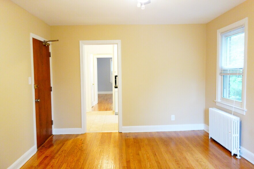 Building Photo - 8210 Greenwood Ave