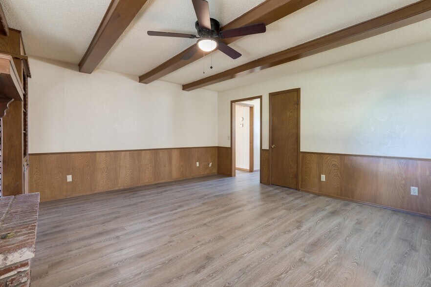 Building Photo - 2912 N Santa Fe Ave