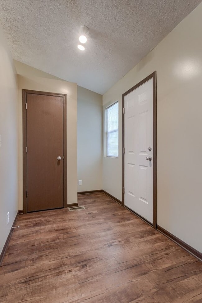 Building Photo - 2644 W Timber Lake Dr