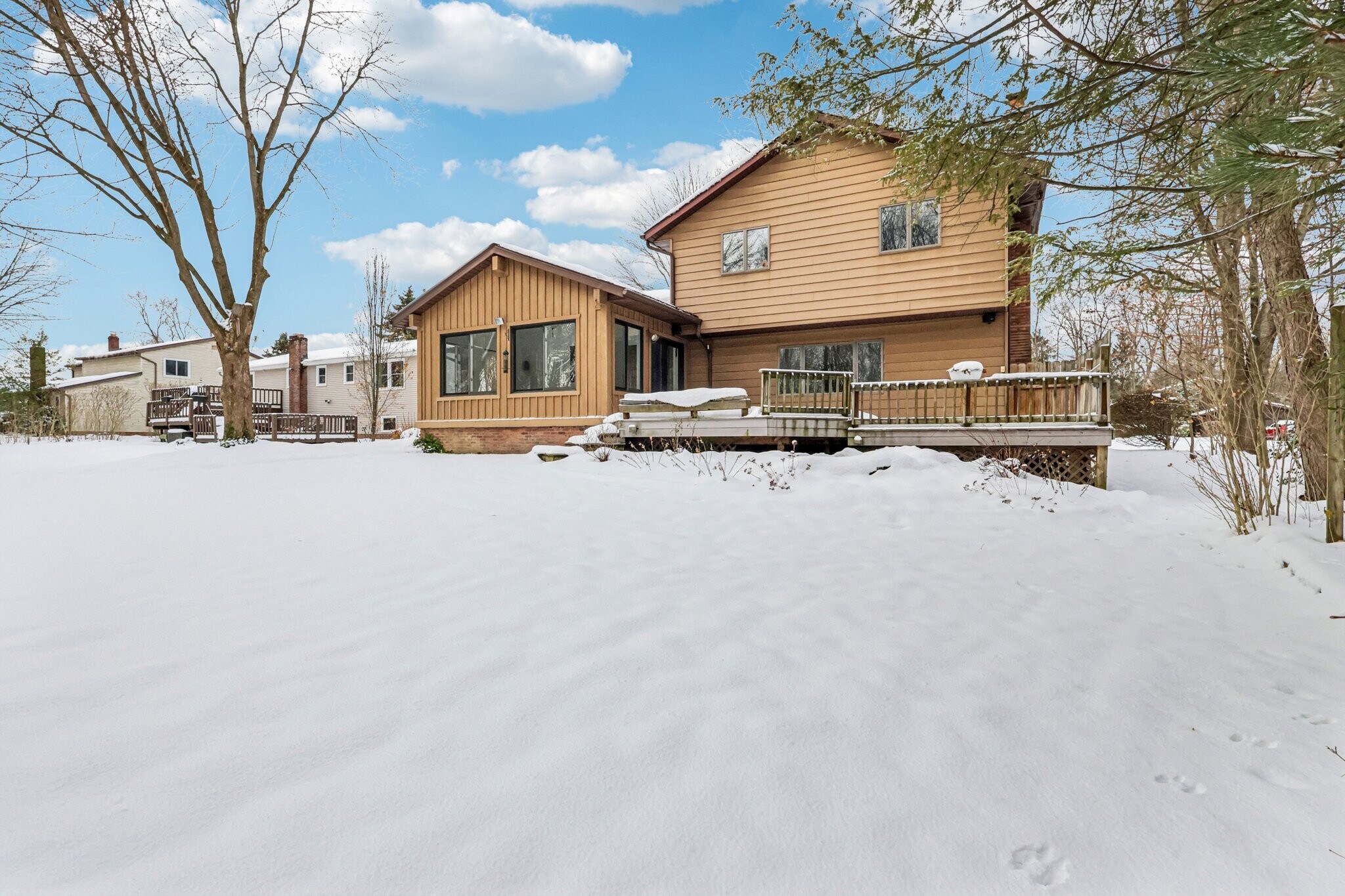 Building Photo - 6235 Sunnywood Dr