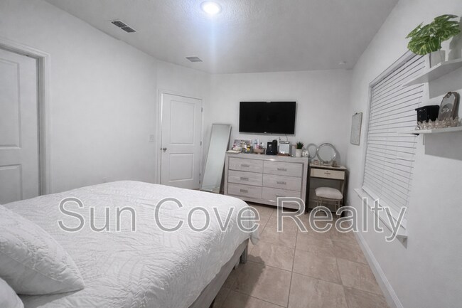 Building Photo - 1631 Cumin Dr