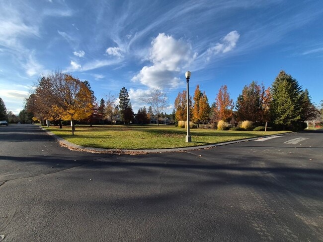 Building Photo - 3 Bed 2.5 Bath - The Parks at Broken Top.