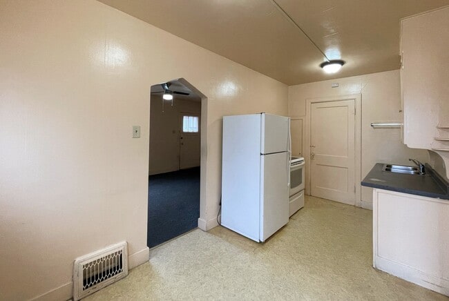 Building Photo - 7 N Elm St