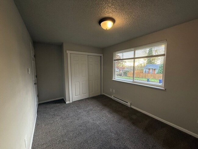 Building Photo - BRAND NEW 5 bed House in Tacoma School District!