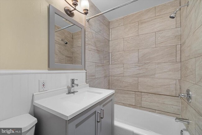 Building Photo - 9012 Vernon View Dr