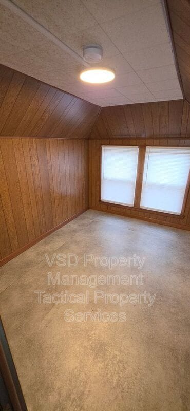 Building Photo - 8204 Vineyard Ave