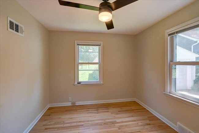 Building Photo - 401 Merrill Crest Dr