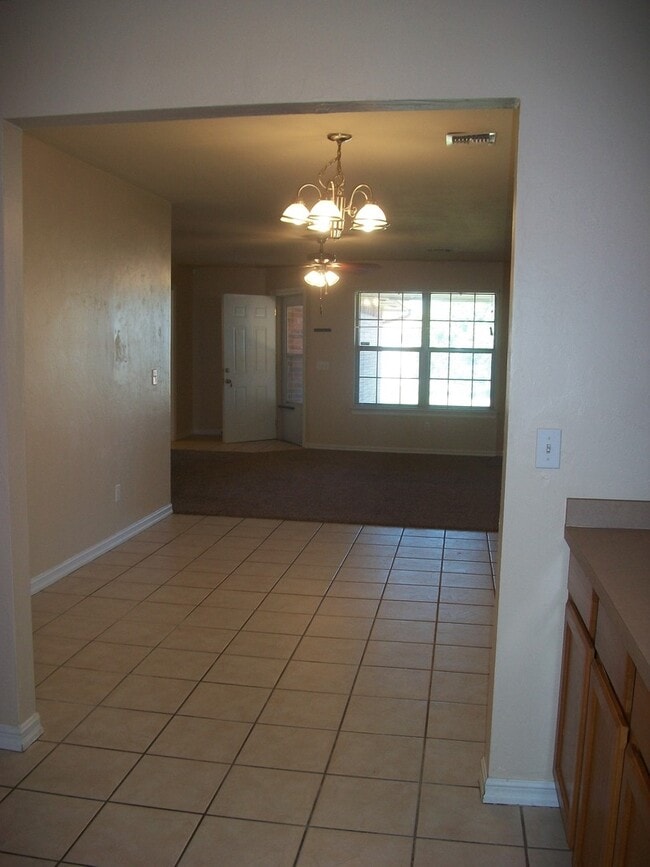Building Photo - 3 Bed 2 Bath 2 Car Garage in College Park ...