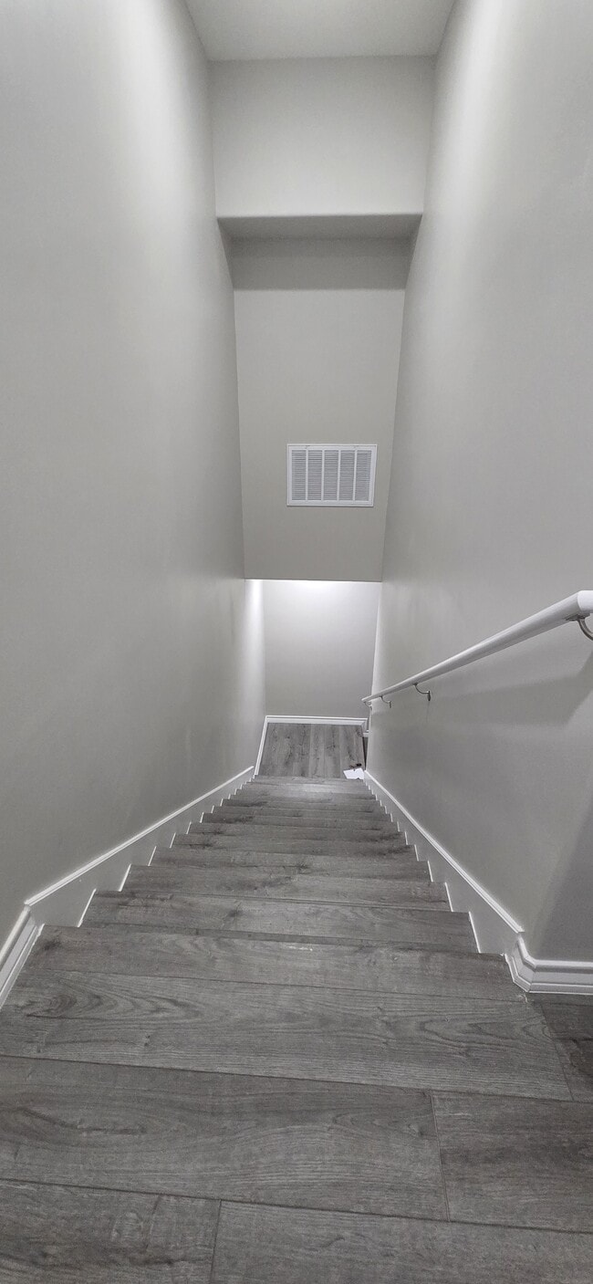 Building Photo - 107 Mimosa St