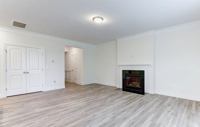 Building Photo - Available Now - Beautiful Open Floorplan 3...