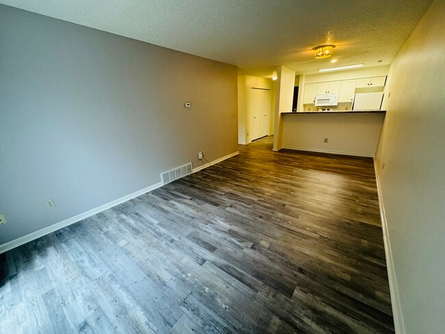 Building Photo - 365 Beaver Kreek Center