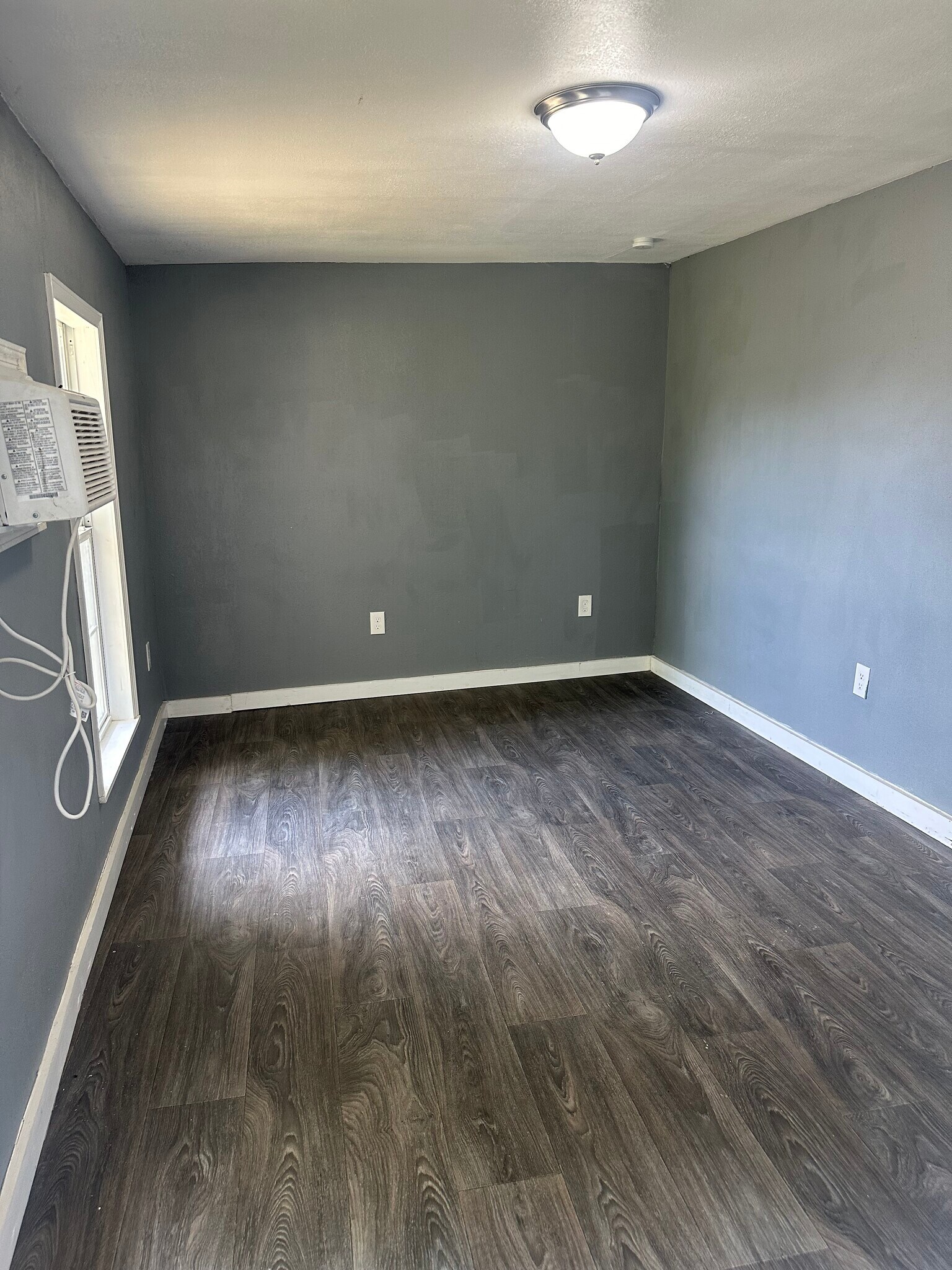 Building Photo - 311 Glamis Ave