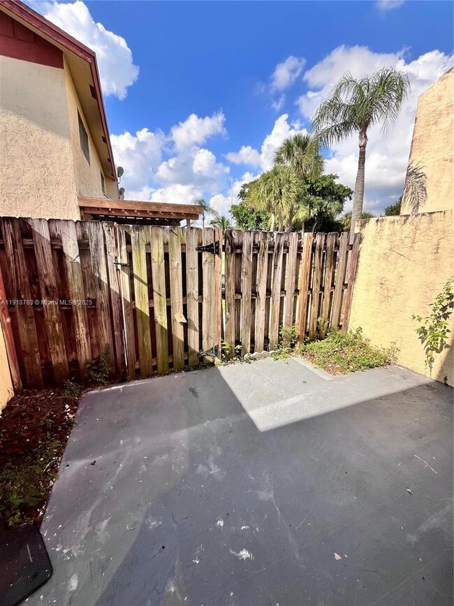 Building Photo - 3281 E Golf Blvd