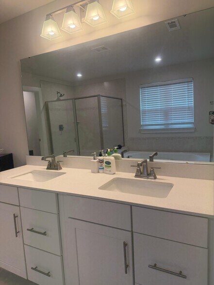 Building Photo - 300 Finnegan Ct