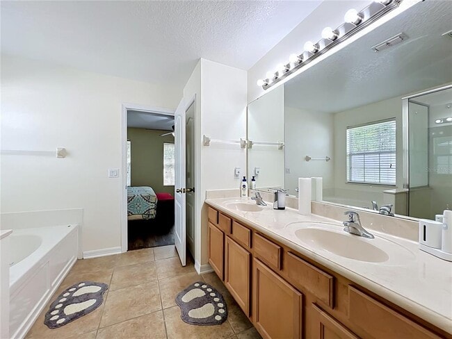 Building Photo - 2826 Oakville Pl