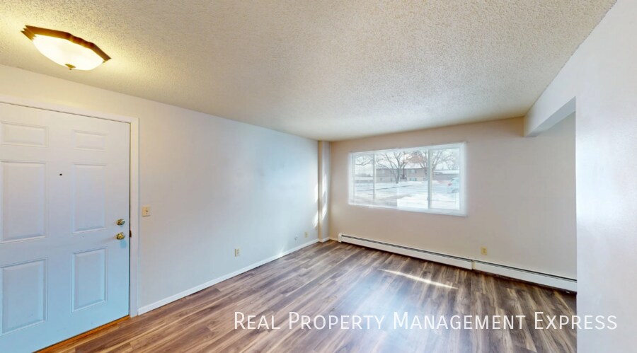 Building Photo - 2 Bed 1 Bath Apartment