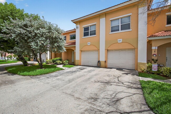 Building Photo - 513 Talia Cir