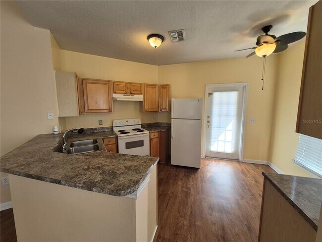 Building Photo - 18104 Villa Creek Dr