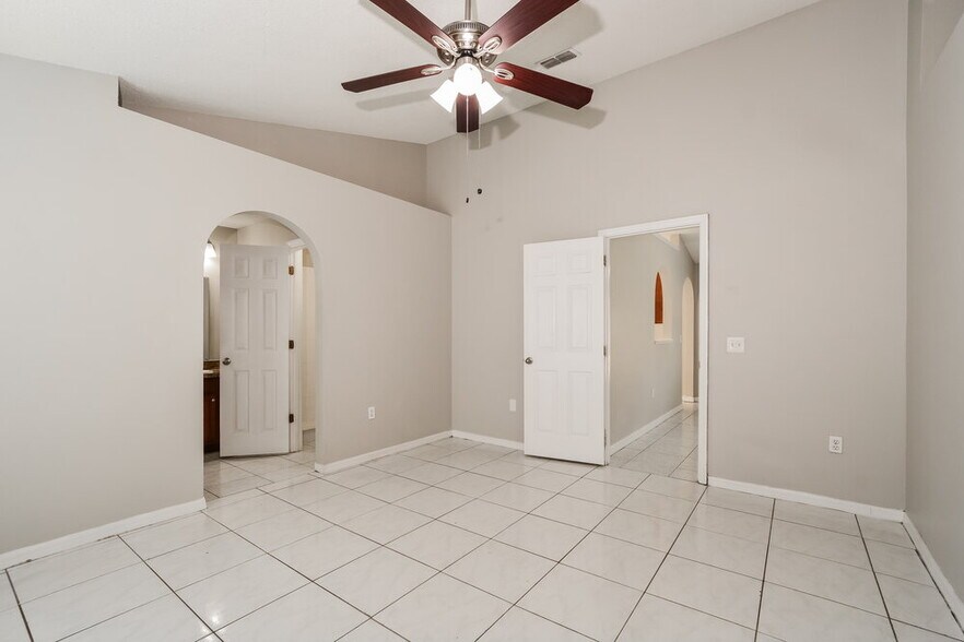 Building Photo - 12853 Parkbury Dr