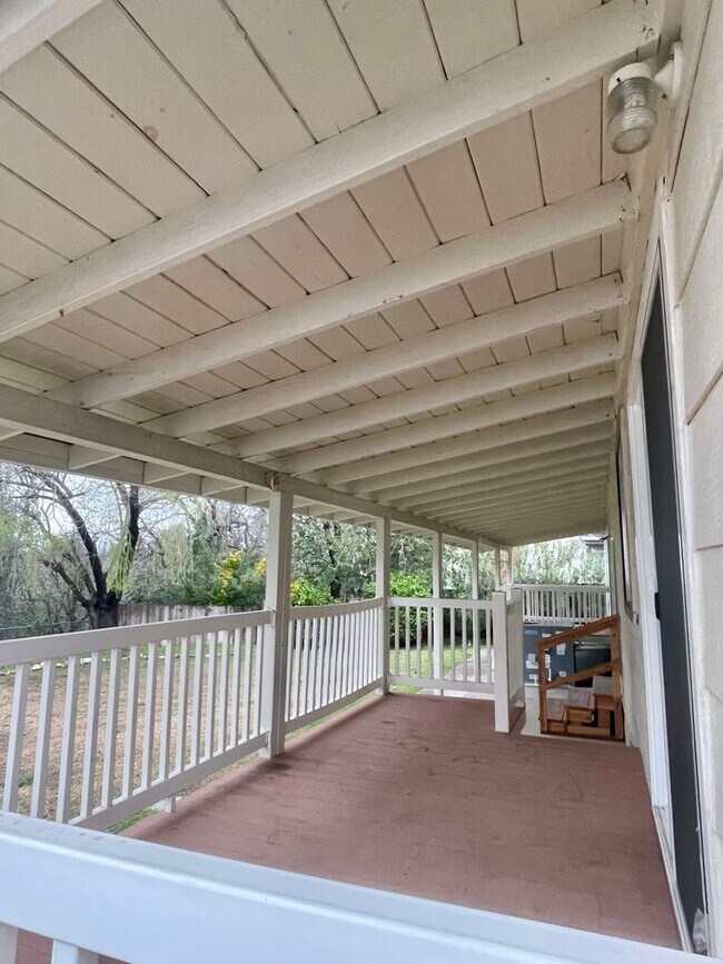 Building Photo - CHARMING 3 BED 2 BATH HOUSE WITH NEW HVAC, ROOF & LARGE FENCED BACKYARD