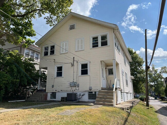 Building Photo - 194 E Hudson St