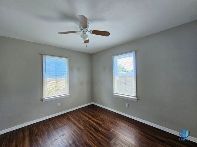 Building Photo - Beautiful 2 Bedrooms 1 Bathroom Home for R...