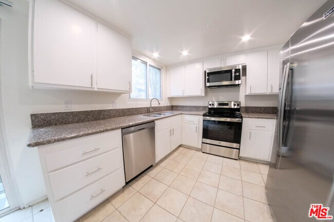 Primary Photo - 7758 W 91st St