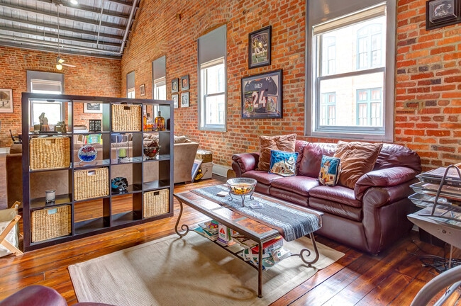 Building Photo - 246 N Court St