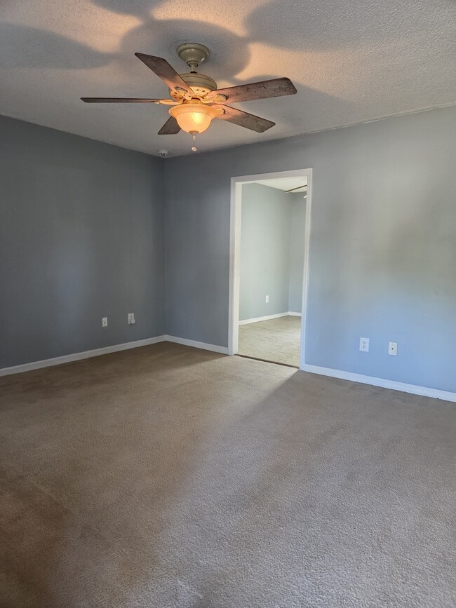 Building Photo - 182 Sequoia Cir