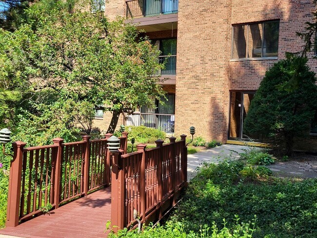 Building Photo - 7510 Farmingdale Dr