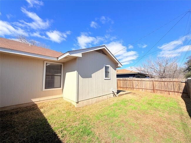 Building Photo - 1213 Ridgemont St