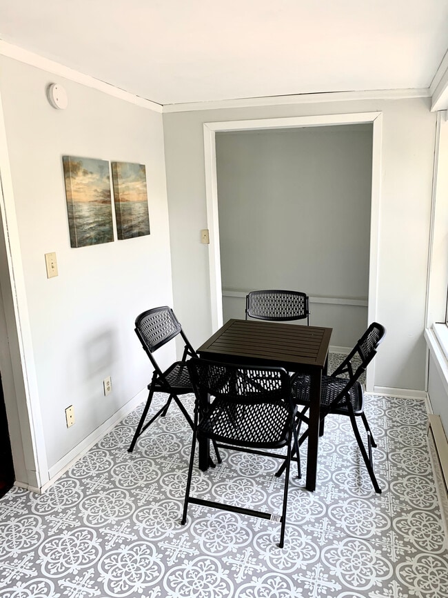 Building Photo - Griggs Duplex