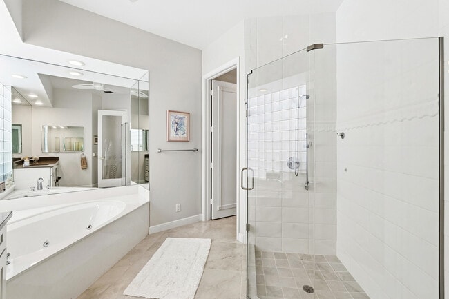 Building Photo - 6213 NW 21st Ct