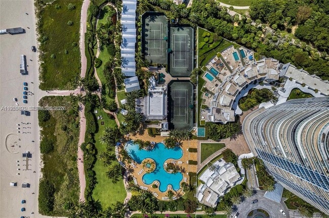 Building Photo - 100 South Pointe Dr