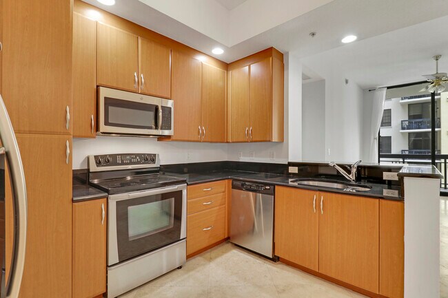 Building Photo - 701 S Olive Ave