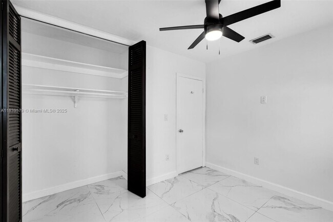 Building Photo - 8440 NW 11th Ct