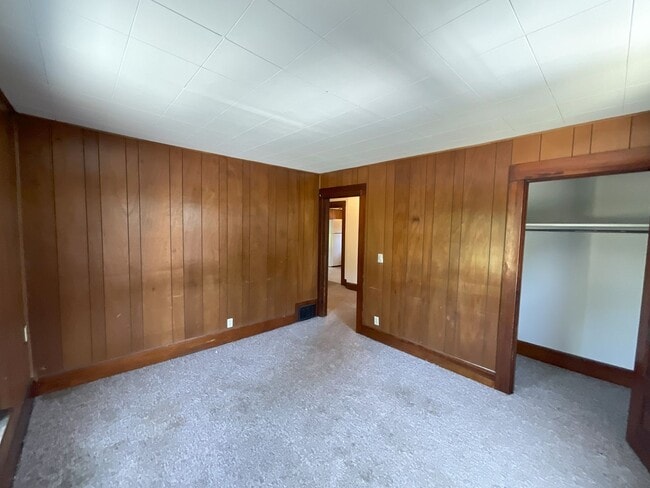 Building Photo - One Bedroom, Upstairs Duplex