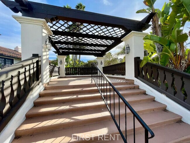 Building Photo - 8642 Villa La Jolla Dr