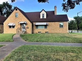 Building Photo - 102 N Oakdale Ave