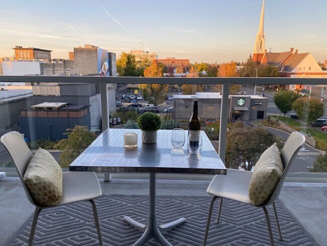 Building Photo - Luxury Fully Furnished Condo Downtown Salem Is Available