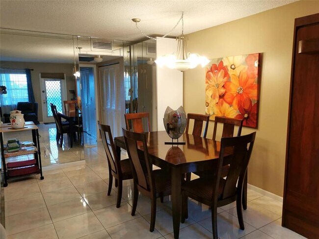 Building Photo - 4010 Swansea Crescent