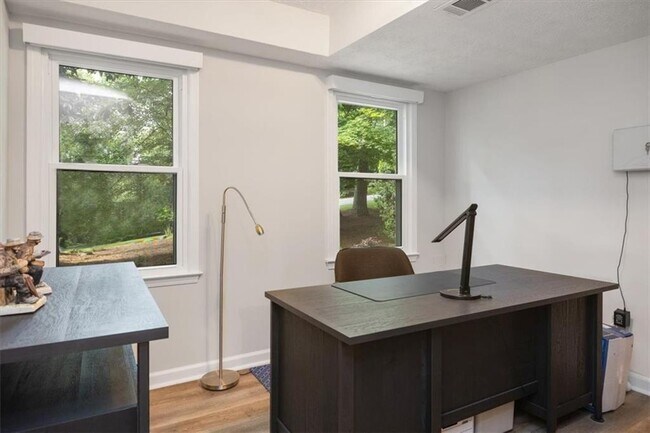 Building Photo - 4989 Kingswood Dr