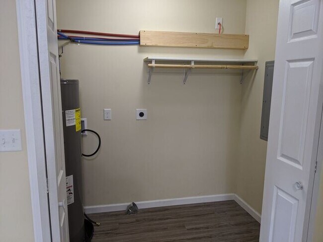 Building Photo - Cozy lower-level two-bedroom apartment!