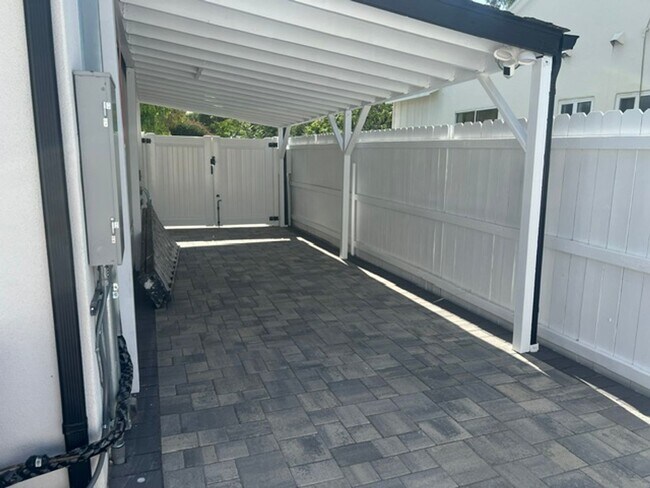 Building Photo - 7317-7321 Garden Grove Avenue