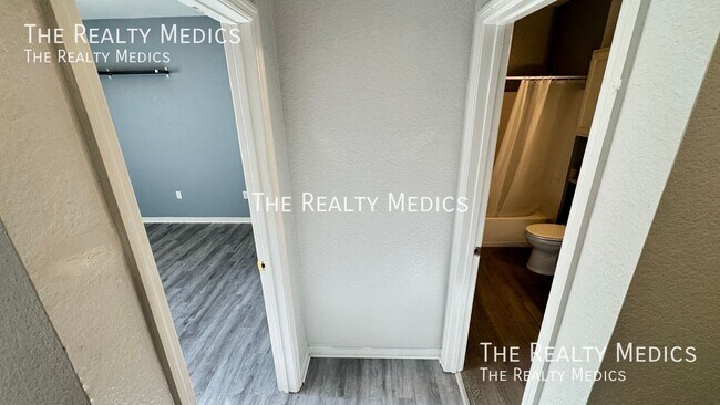 Building Photo - 8913 Legacy Ct