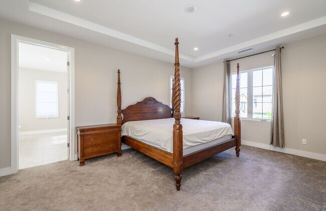 Building Photo - 3bedroom/3 bath/Gated Orchard Hill/Detached House for rent