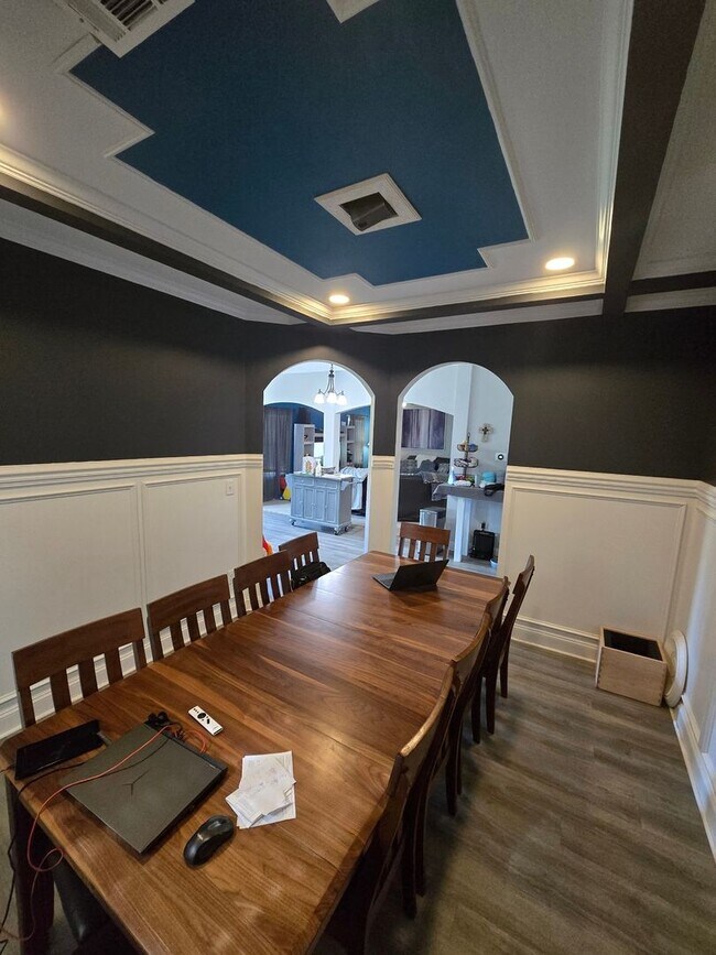 Building Photo - Spacious 5BR House in Clarksville
